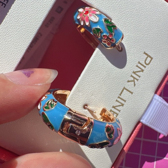 Pink linen clip on earrings blue gold tone flower loop LEAD SAFE NICKEL FREE NIB - Picture 9 of 10